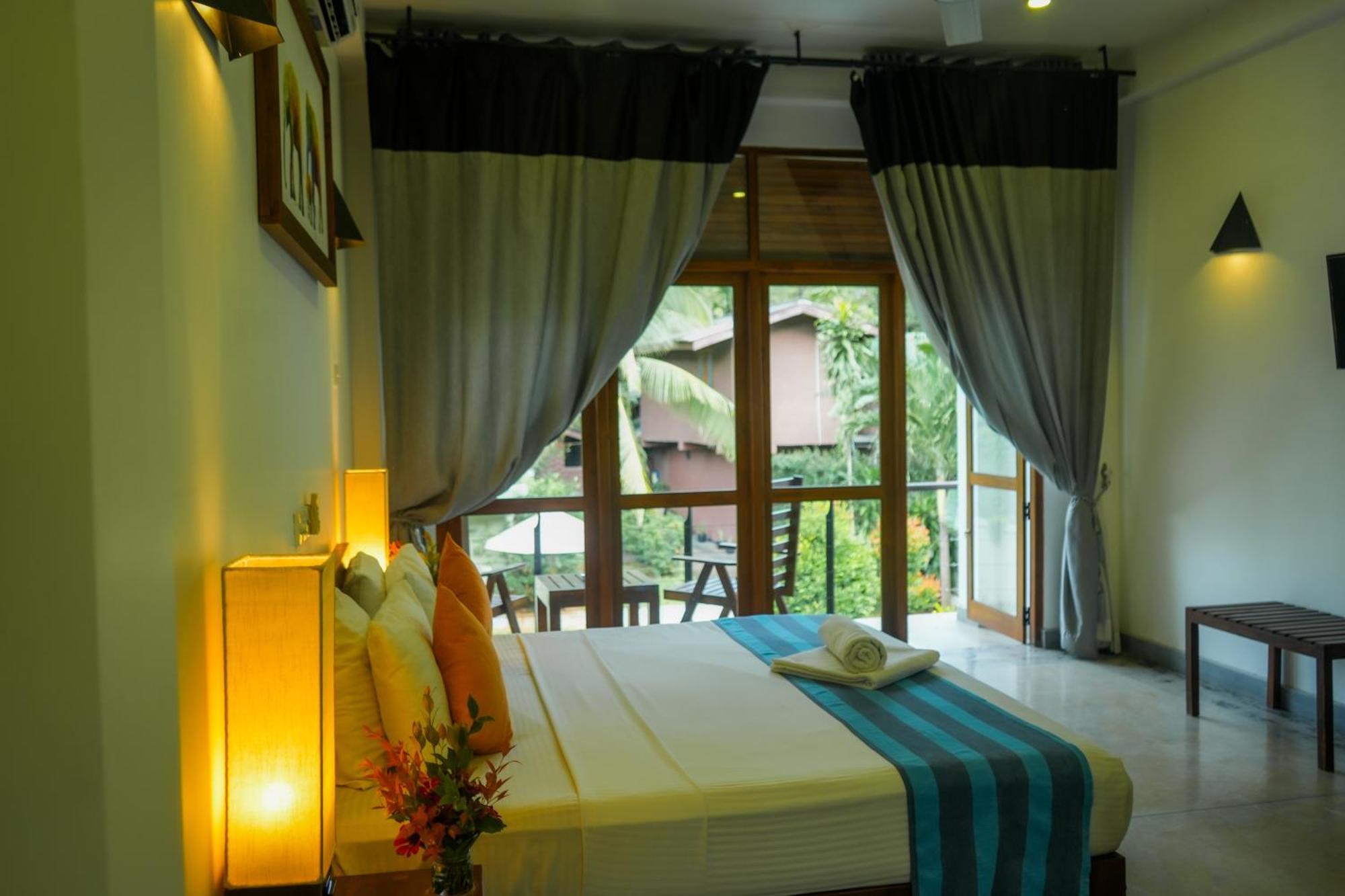 Hotel Athgira Udawalawe Exterior photo